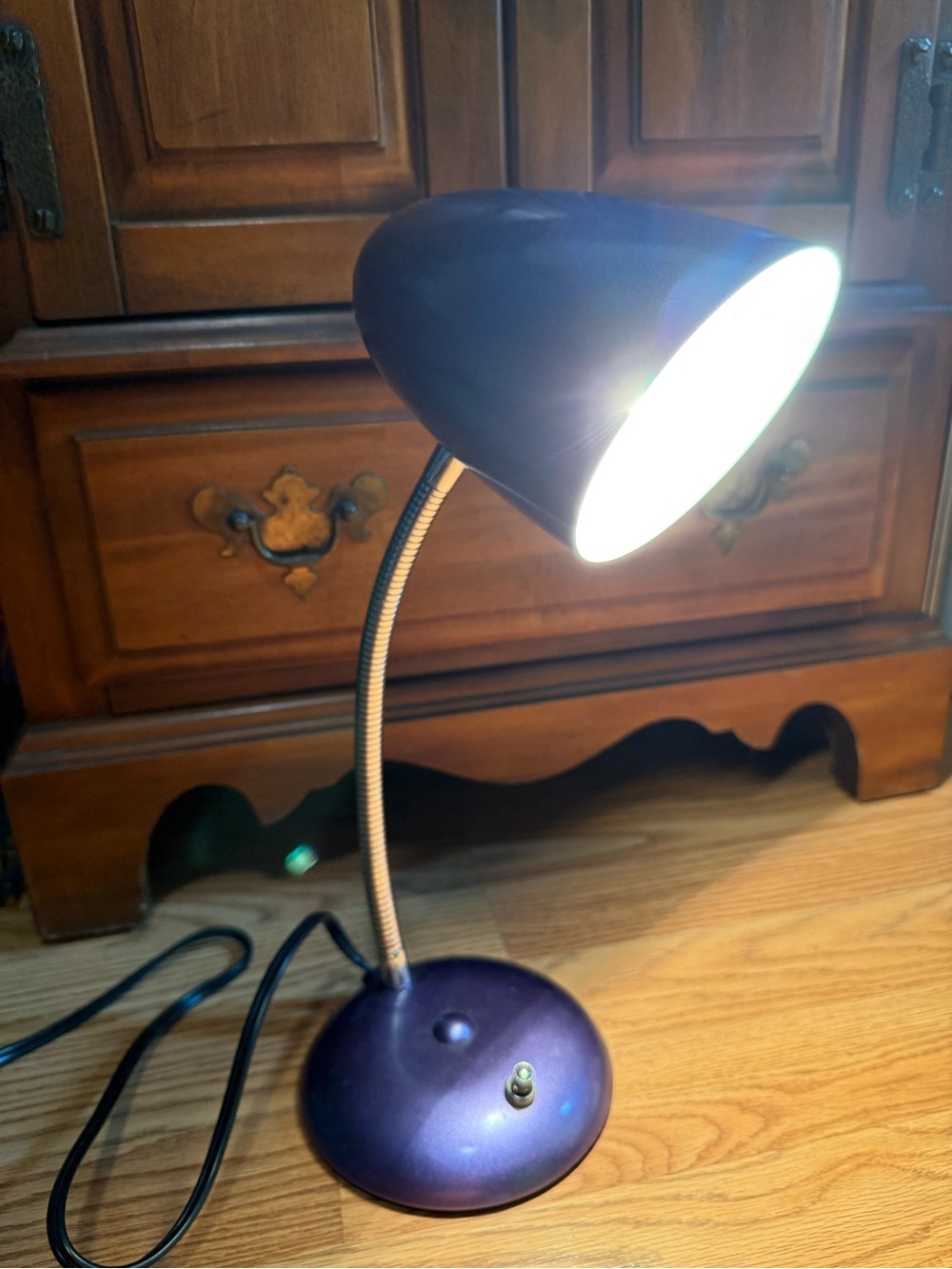 Vtg Metal Desk Top Bendable Gooseneck Electric Lamp Purple